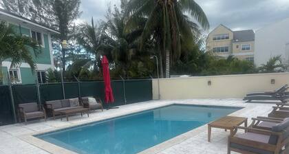 Townhouse w/Pool Near Beach, Airport & Supermarket