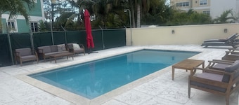Townhouse w/Pool Near Beach, Airport & Supermarket