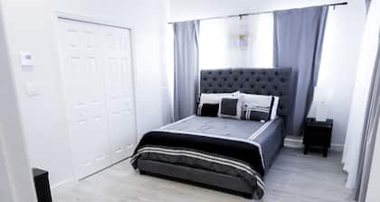 Townhouse w/Pool Near Beach, Airport & Supermarket