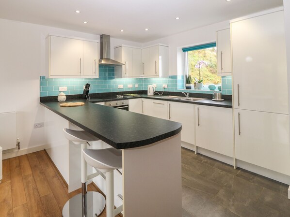 Fridge, dishwasher, electric kettle, toaster - Hen Gapel (Caernarfon)