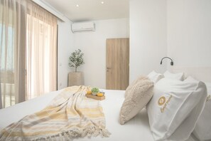 2 chambres, coffres-forts dans les chambres, bureau