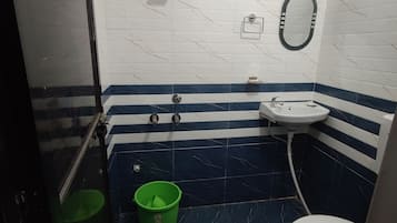 Shower, rainfall showerhead, towels