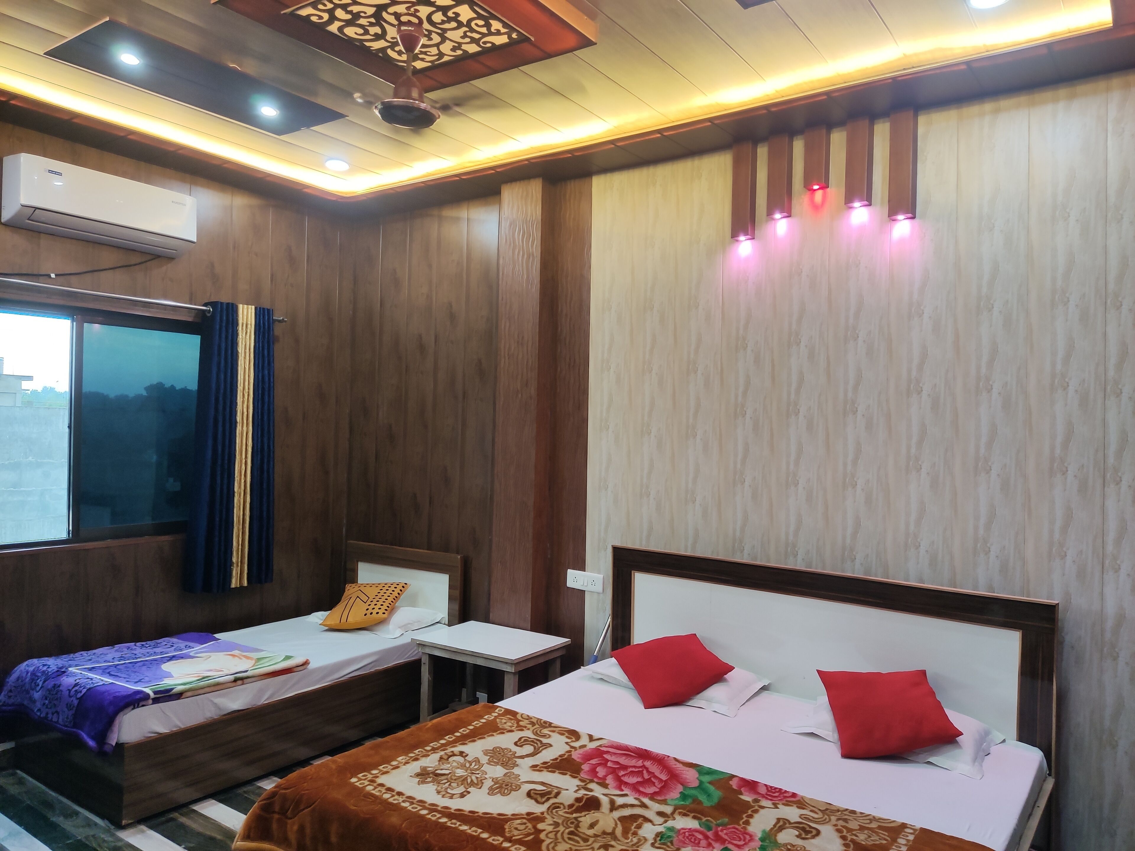 Rom – deluxe | Individuelt innredet, skrivebord, wi-fi (inkludert) og sengetøy