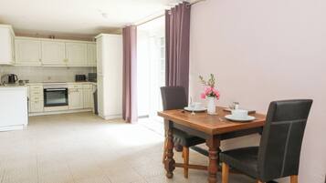 Cottage | Dining