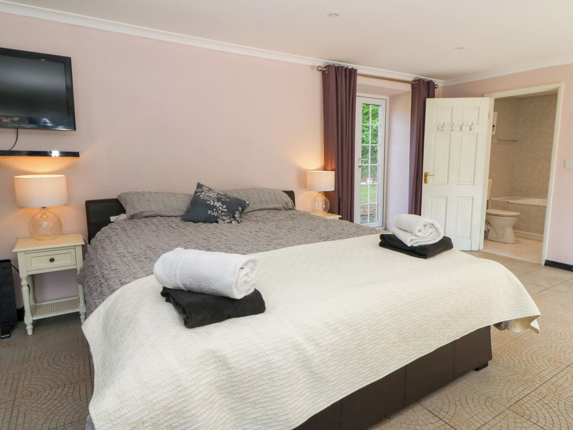 Cottage | 1 bedroom, individually decorated, individually furnished, free WiFi