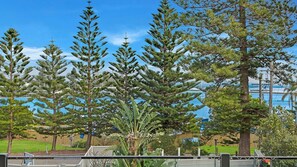 Property grounds - Regency Court 3 -The Entrance North, Renovated Apartment (The Entrance North)