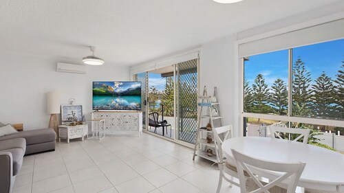 Regency Court 3 -The Entrance North, Renovated Apartment