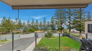 Unclassified image, 4 of 7, button