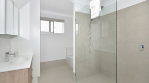 Shower - The Entrance Hideaway (The Entrance)