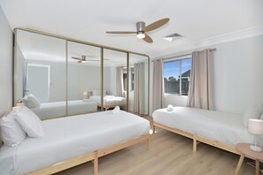 2 chambres, fer et planche à repasser, draps fournis