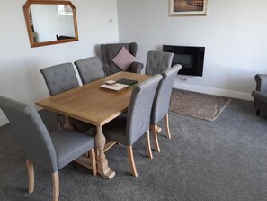 Huoneisto, 4 makuuhuonetta, patio, näköala puutarhaan | Huoneen varustelu