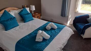 Apartment, 4 Bedrooms, Patio, Garden View | 4 bedrooms