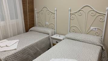 Apartamento básico 3 | 2 bedrooms, soundproofing, free WiFi