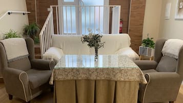 Apartamento básico 3 | Area soggiorno | TV a schermo piatto