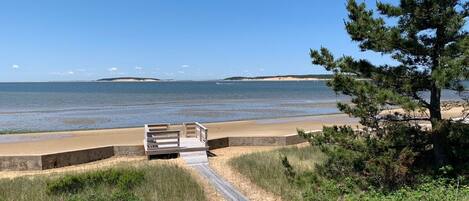 På stranden