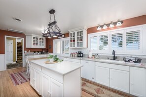 Fridge, microwave, oven, stovetop - Wine Country Villa | Close to Lodi Wine, Old Sacramento, Delta Waterways (Lodi)