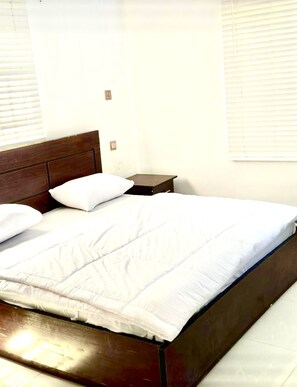 4 bedrooms, iron/ironing board