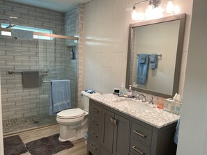Shower, jetted tub, towels