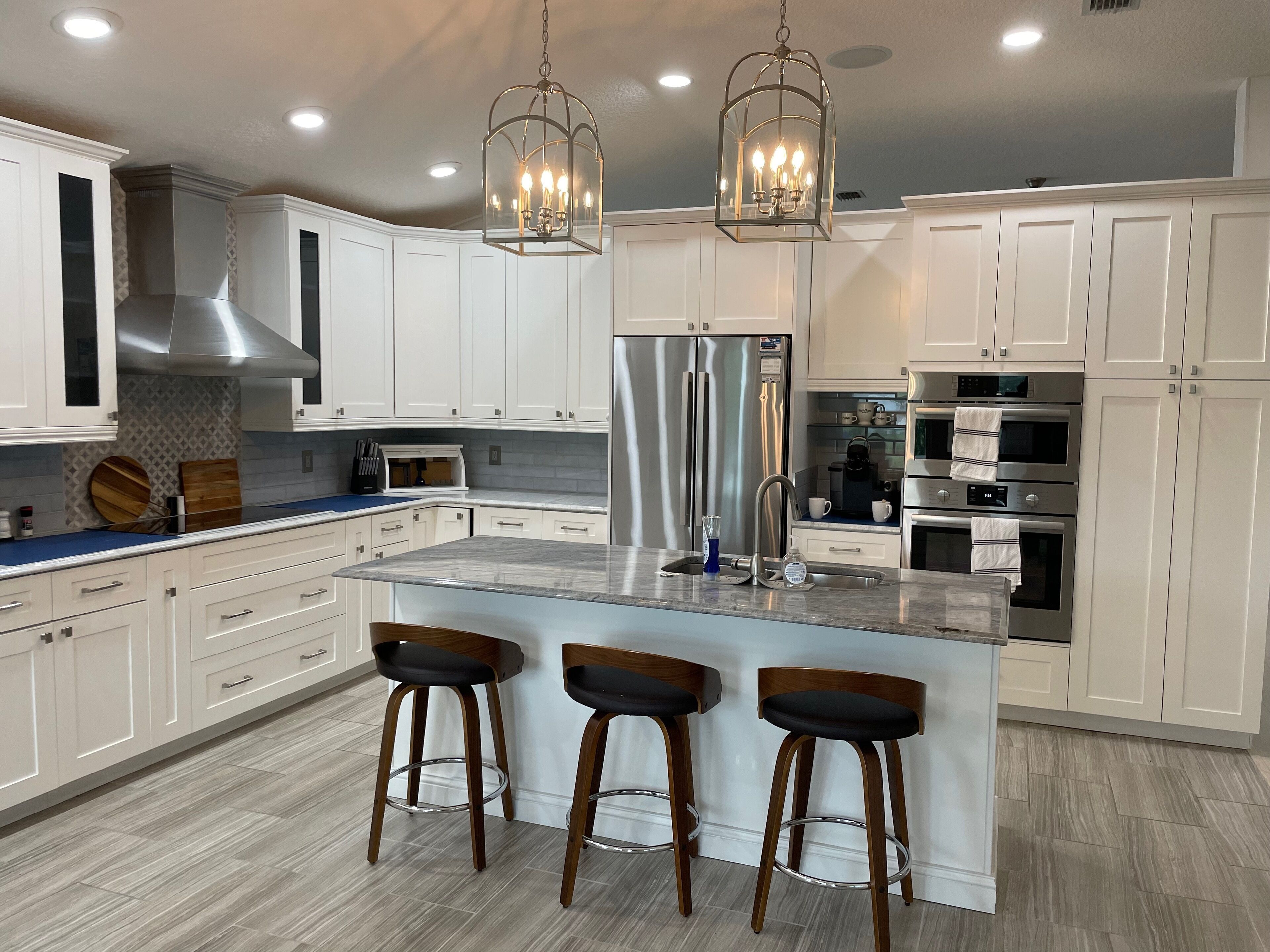 ثلاجة، ميكروويف، فرن، موقد طهي مسطح