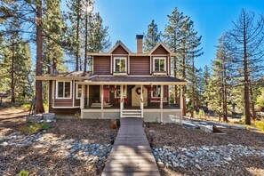 Exterior - Tahoe Family Villa - Family memories, Pets, Hot Tub, Close to Trails, Skiing (South Lake Tahoe)