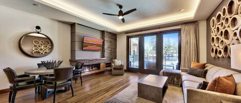 Smart-tv en een open haard