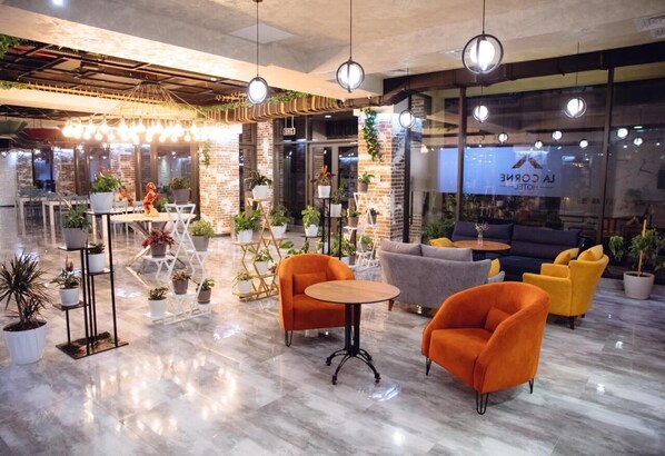 Lobby sitting area - La Corne Hotel Baku (Baku)