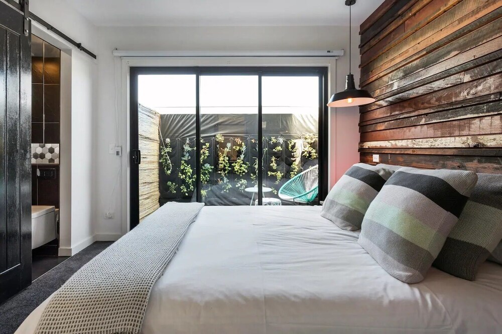 The House of Windsor by Ready Set Stay Queens Loft Melbourne Vrbo