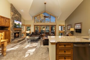 Smart TV, fireplace