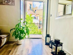 Interior - Village Virginia (Albori)