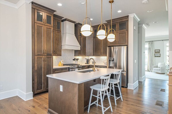 Fridge, microwave, oven, stovetop - Newly Built Luxury Oasis Steps to River Front w/ Parking by Lucky Savannah (Savannah)