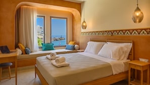 3 bedrooms, iron/ironing board, free WiFi, bed sheets - Asteria Seafront Luxury Apartment (Agios Nikolaos)