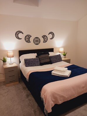 2 bedrooms, iron/ironing board, WiFi, bed sheets