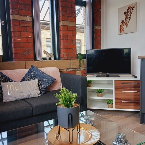 2 Bed City Centre Apartment. Home away from home. Great for contractors! 