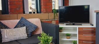 2 Bed City Centre Apartment. Home away from home. Great for contractors! 