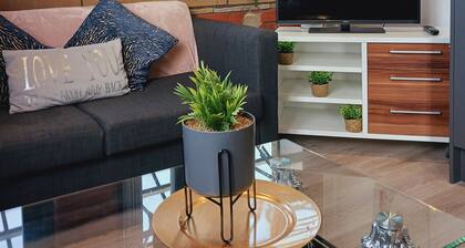 2 Bed City Centre Apartment. Home away from home. Great for contractors!