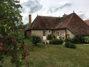 Exterior - Le Petit Dauphin Maison de Charme Pays de Tronçais (Couleuvre)
