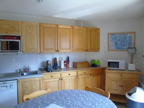 Kühlschrank, Mikrowelle, Ofen, Geschirrspüler