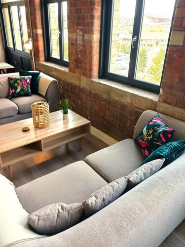 Luxury City Centre Penthouse Apartment - Great for Professionals!