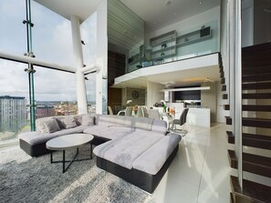 Smart TV - Amazing Skyline Views 3BR Duplex (Manchester)