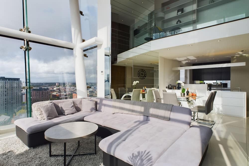 Amazing Skyline Views 3BR Duplex - Bredbury