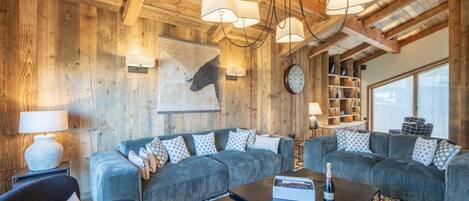 Télévision, cheminée