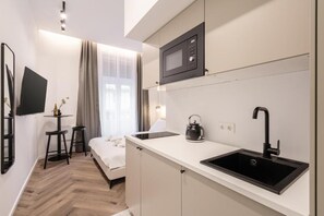 Deluxe Apartment, Balcony | Private kitchen