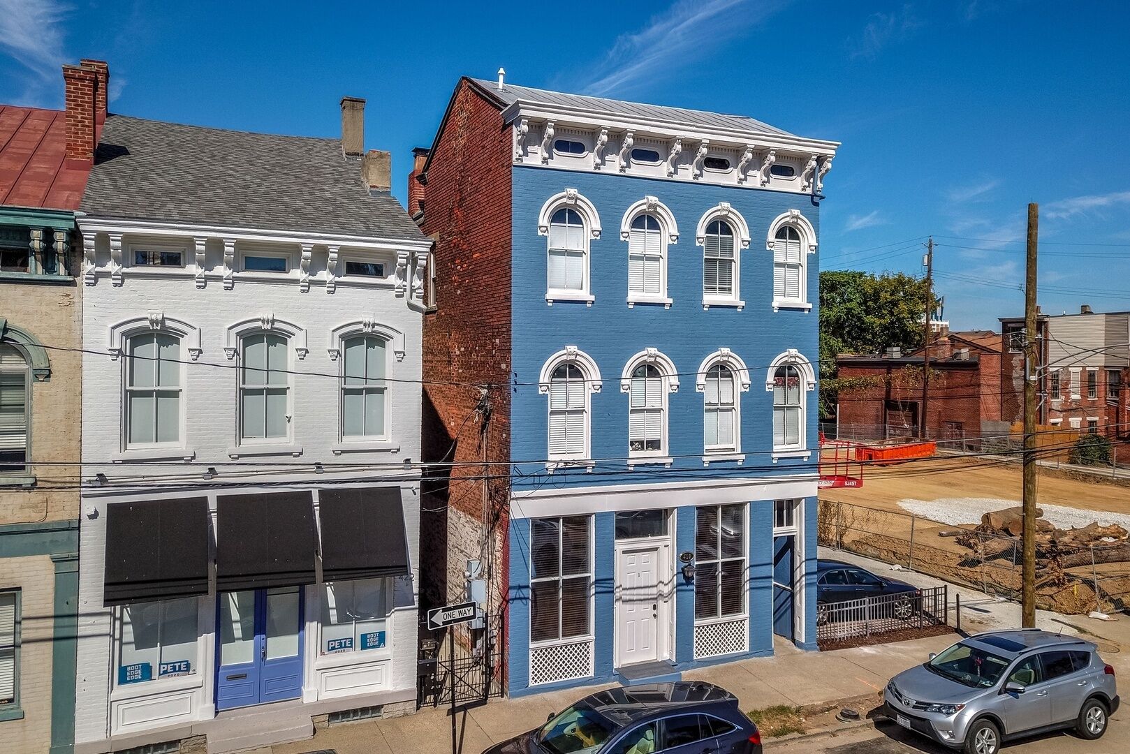 4 Apartments in 1 Historic Home! Sleep Up to 18, Perfect for Groups or Families