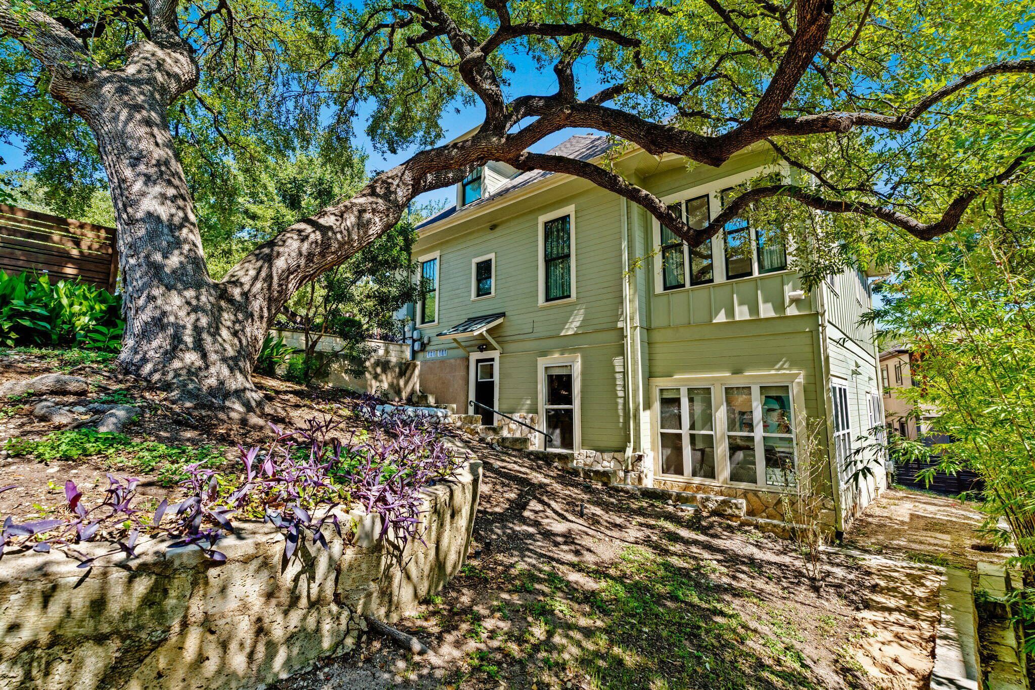 Style, Simplicity, Serenity - Steps away from South Congress
