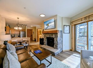 Smart TV, fireplace - Corner Unit w/Mountain Views, River Run Village (Keystone)