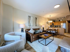Smart TV y chimenea 