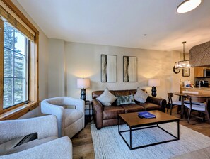 Smart TV, fireplace - Corner Unit w/Mountain Views, River Run Village (Keystone)