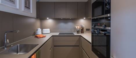 Réfrigérateur, micro-ondes, lave-vaisselle