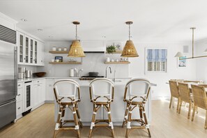 Fridge, microwave, oven, stovetop - Gorgeously Renovated SH Village 5 bd w/ Large Pool (Southampton)