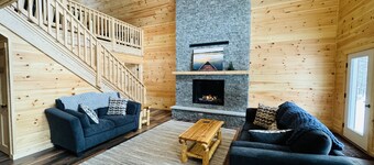 Evergreen Escape - Winter and Summer fun on Moosehead Lake! 